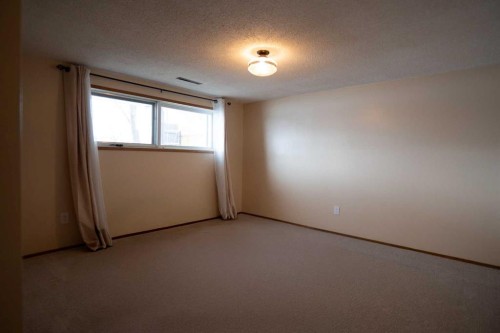 13 Primrose Place North, Lethbridge, AB - Indoor Photo Showing Other Room