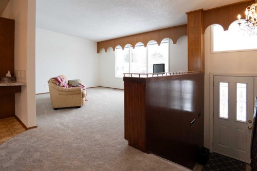 13 Primrose Place North, Lethbridge, AB - Indoor Photo Showing Other Room