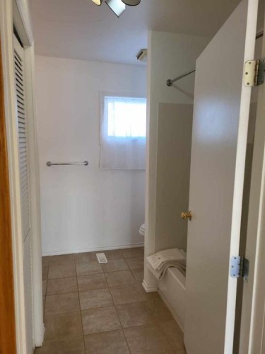301 1St Avenue North, Coutts, AB - Indoor