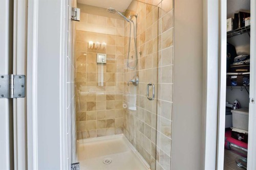 93 Riverine Lane West, Lethbridge, AB - Indoor Photo Showing Bathroom