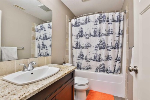 93 Riverine Lane West, Lethbridge, AB - Indoor Photo Showing Bathroom