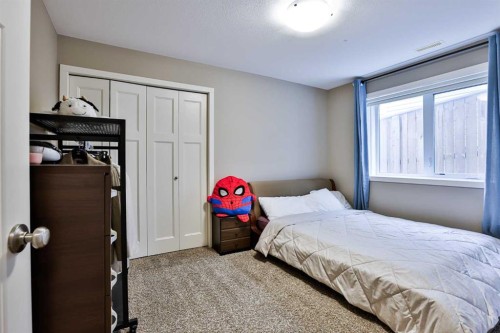 93 Riverine Lane West, Lethbridge, AB - Indoor Photo Showing Bedroom