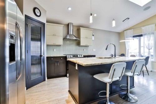 93 Riverine Lane West, Lethbridge, AB - Indoor Photo Showing Kitchen With Upgraded Kitchen