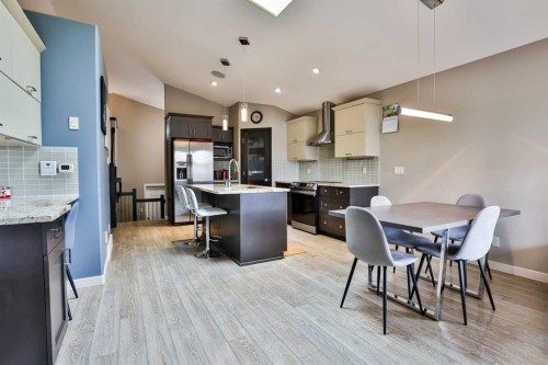 93 Riverine Lane West, Lethbridge, AB - Indoor