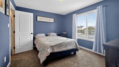 601 10 Avenue West, Barnwell, AB - Indoor Photo Showing Bedroom
