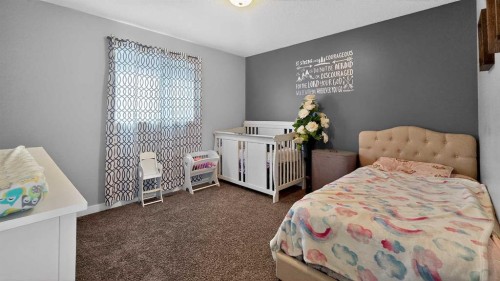 601 10 Avenue West, Barnwell, AB - Indoor Photo Showing Bedroom