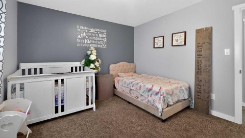 601 10 Avenue West, Barnwell, AB - Indoor Photo Showing Bedroom