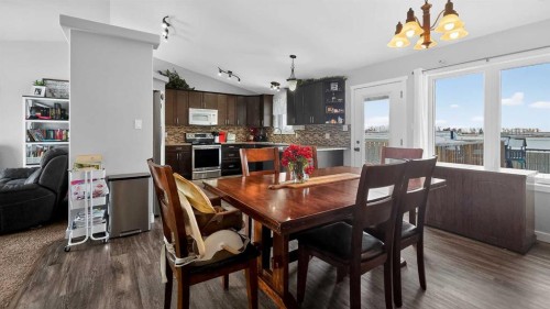 601 10 Avenue West, Barnwell, AB - Indoor Photo Showing Dining Room