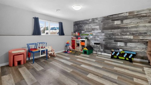 601 10 Avenue West, Barnwell, AB - Indoor Photo Showing Other Room