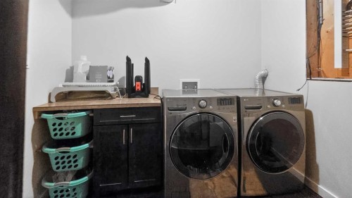 601 10 Avenue West, Barnwell, AB - Indoor Photo Showing Laundry Room