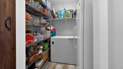 601 10 Avenue West, Barnwell, AB - Indoor Photo Showing Laundry Room