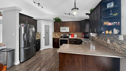 601 10 Avenue West, Barnwell, AB - Indoor Photo Showing Kitchen With Double Sink With Upgraded Kitchen