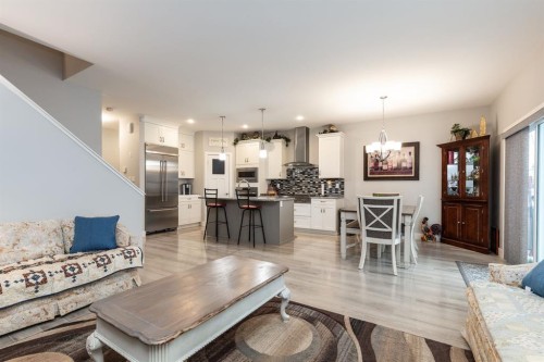 815 Miners Boulevard West, Lethbridge, AB - Indoor Photo Showing Living Room