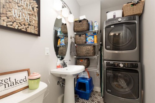815 Miners Boulevard West, Lethbridge, AB - Indoor Photo Showing Laundry Room