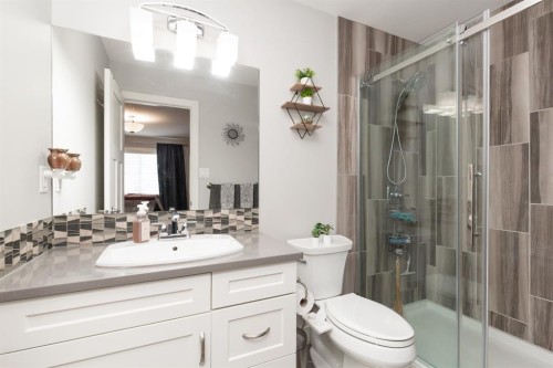 815 Miners Boulevard West, Lethbridge, AB - Indoor Photo Showing Bathroom