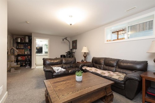 815 Miners Boulevard West, Lethbridge, AB - Indoor Photo Showing Living Room