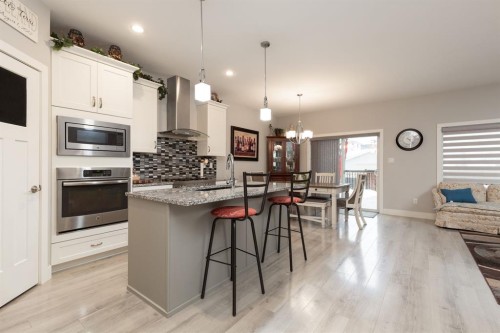 815 Miners Boulevard West, Lethbridge, AB - Indoor Photo Showing Kitchen With Upgraded Kitchen