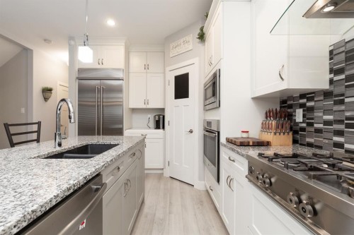 815 Miners Boulevard West, Lethbridge, AB - Indoor Photo Showing Kitchen With Double Sink With Upgraded Kitchen