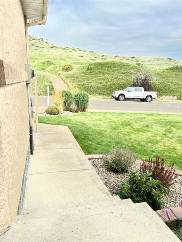 B-410 Canyon Boulevard West, Lethbridge, AB - Outdoor