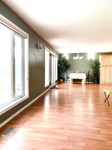 B-410 Canyon Boulevard West, Lethbridge, AB - Indoor