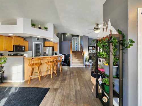 190 Peigan Court West, Lethbridge, AB - Indoor Photo Showing Kitchen