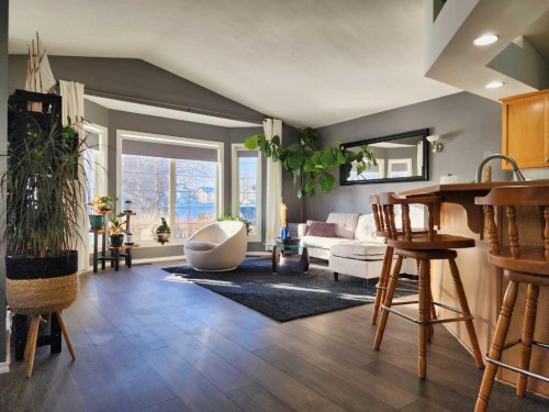 190 Peigan Court West, Lethbridge, AB - Indoor