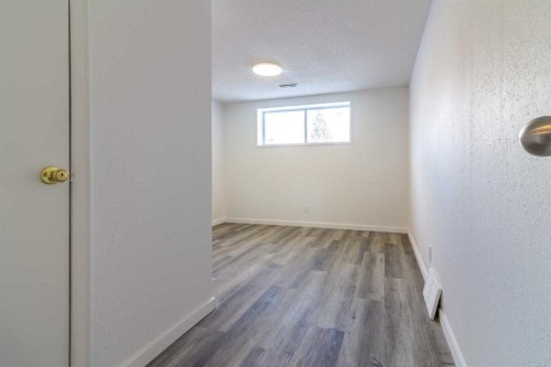 74 Carleton Place West, Lethbridge, AB - Indoor Photo Showing Other Room