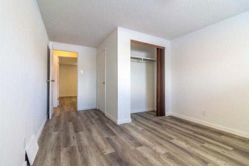 74 Carleton Place West, Lethbridge, AB - Indoor Photo Showing Other Room