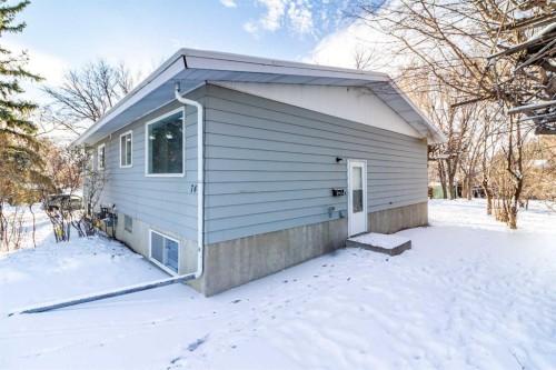 74 Carleton Place West, Lethbridge, AB - Outdoor With Exterior