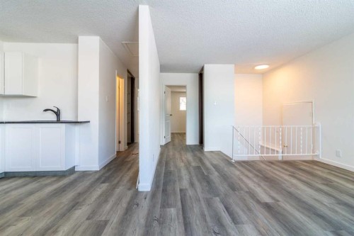 74 Carleton Place West, Lethbridge, AB - Indoor Photo Showing Other Room