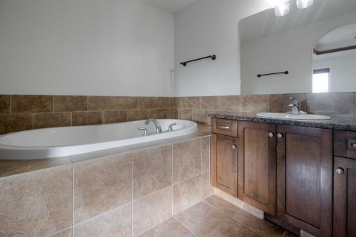 11 Cougar Cove North, Lethbridge, AB - Indoor Photo Showing Bathroom