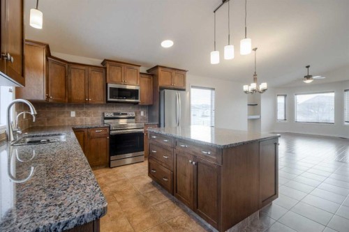 11 Cougar Cove North, Lethbridge, AB - Indoor Photo Showing Kitchen With Double Sink