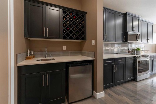 172 Firelight Way West, Lethbridge, AB - Indoor Photo Showing Kitchen