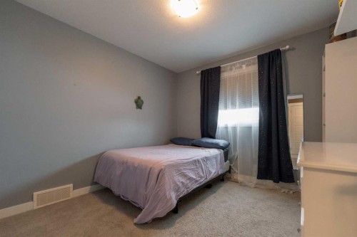 172 Firelight Way West, Lethbridge, AB - Indoor Photo Showing Bedroom