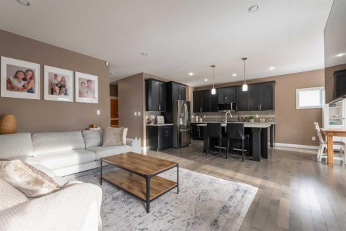 172 Firelight Way West, Lethbridge, AB - Indoor Photo Showing Living Room