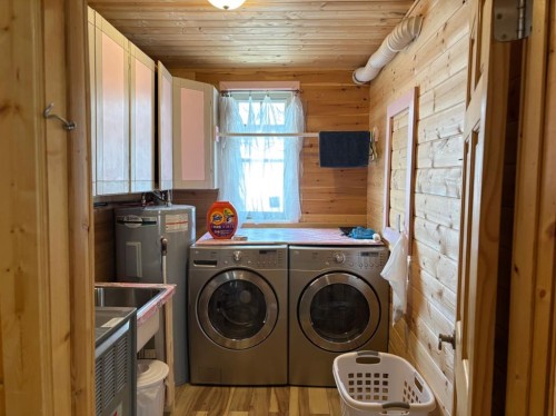26 Mount Vista Drive, Hill Spring, AB - Indoor Photo Showing Laundry Room