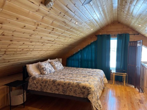 26 Mount Vista Drive, Hill Spring, AB - Indoor Photo Showing Bedroom