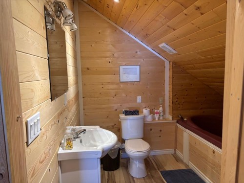 26 Mount Vista Drive, Hill Spring, AB - Indoor Photo Showing Bathroom