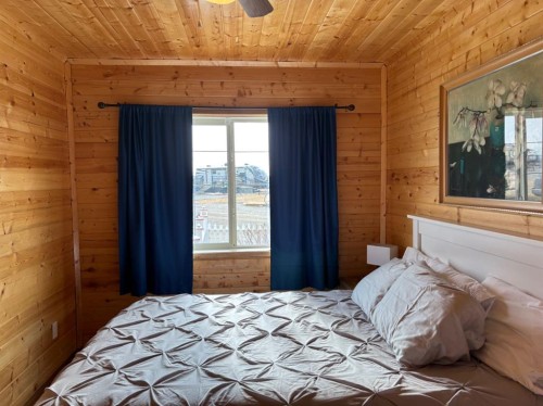 26 Mount Vista Drive, Hill Spring, AB - Indoor Photo Showing Bedroom