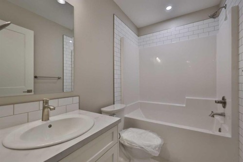 329 9 Street North, Picture Butte, AB - Indoor Photo Showing Bathroom