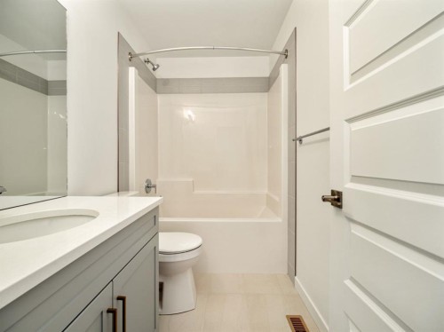 4430 31 Avenue South, Lethbridge, AB - Indoor Photo Showing Bathroom