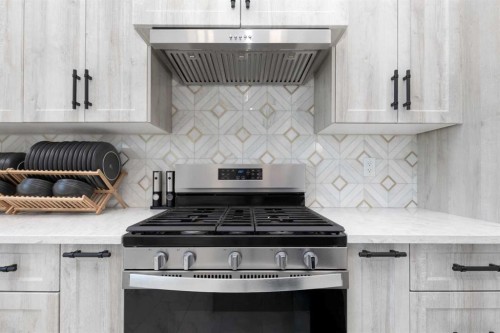 213 Greenwood Road, Coalhurst, AB - Indoor Photo Showing Kitchen