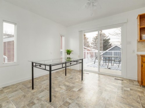 1102 Cameron Road South, Lethbridge, AB - Indoor Photo Showing Other Room