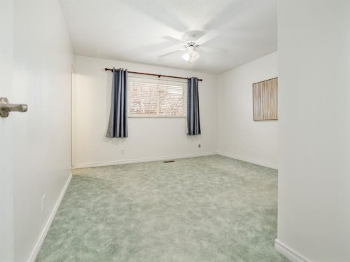 1102 Cameron Road South, Lethbridge, AB - Indoor Photo Showing Other Room