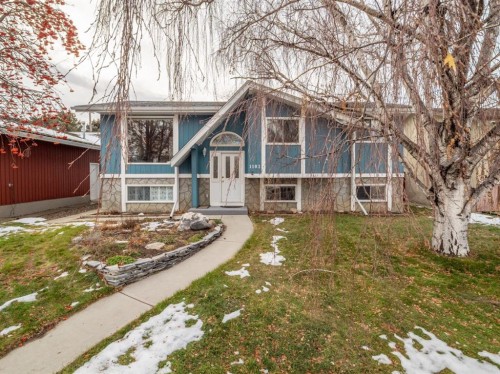 1102 Cameron Road South, Lethbridge, AB - Outdoor