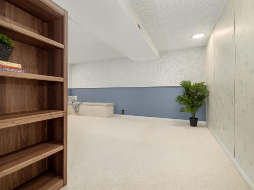 1102 Cameron Road South, Lethbridge, AB - Indoor Photo Showing Other Room