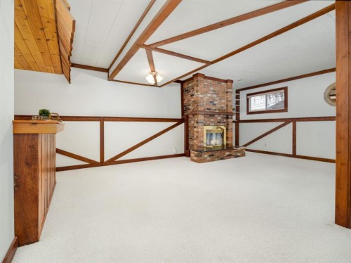 1102 Cameron Road South, Lethbridge, AB - Indoor Photo Showing Other Room