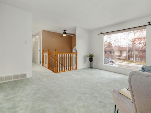 1102 Cameron Road South, Lethbridge, AB - Indoor Photo Showing Other Room