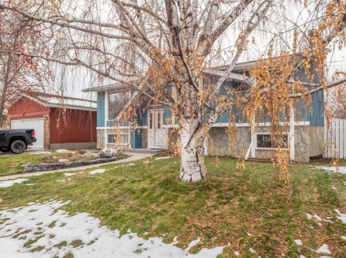 1102 Cameron Road South, Lethbridge, AB - Outdoor