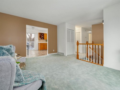 1102 Cameron Road South, Lethbridge, AB - Indoor